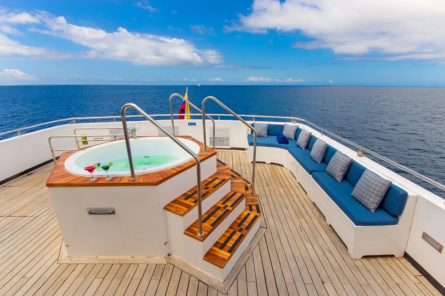 M/Y Calipso deck