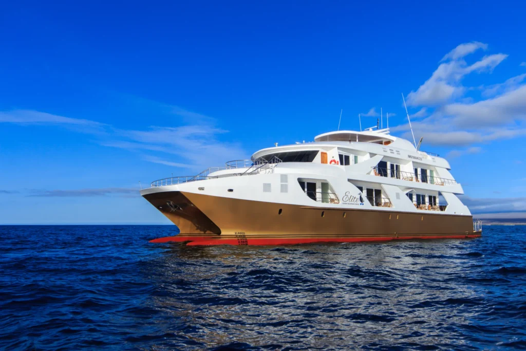 Luxury CO2-neutral Galapagos vessel
