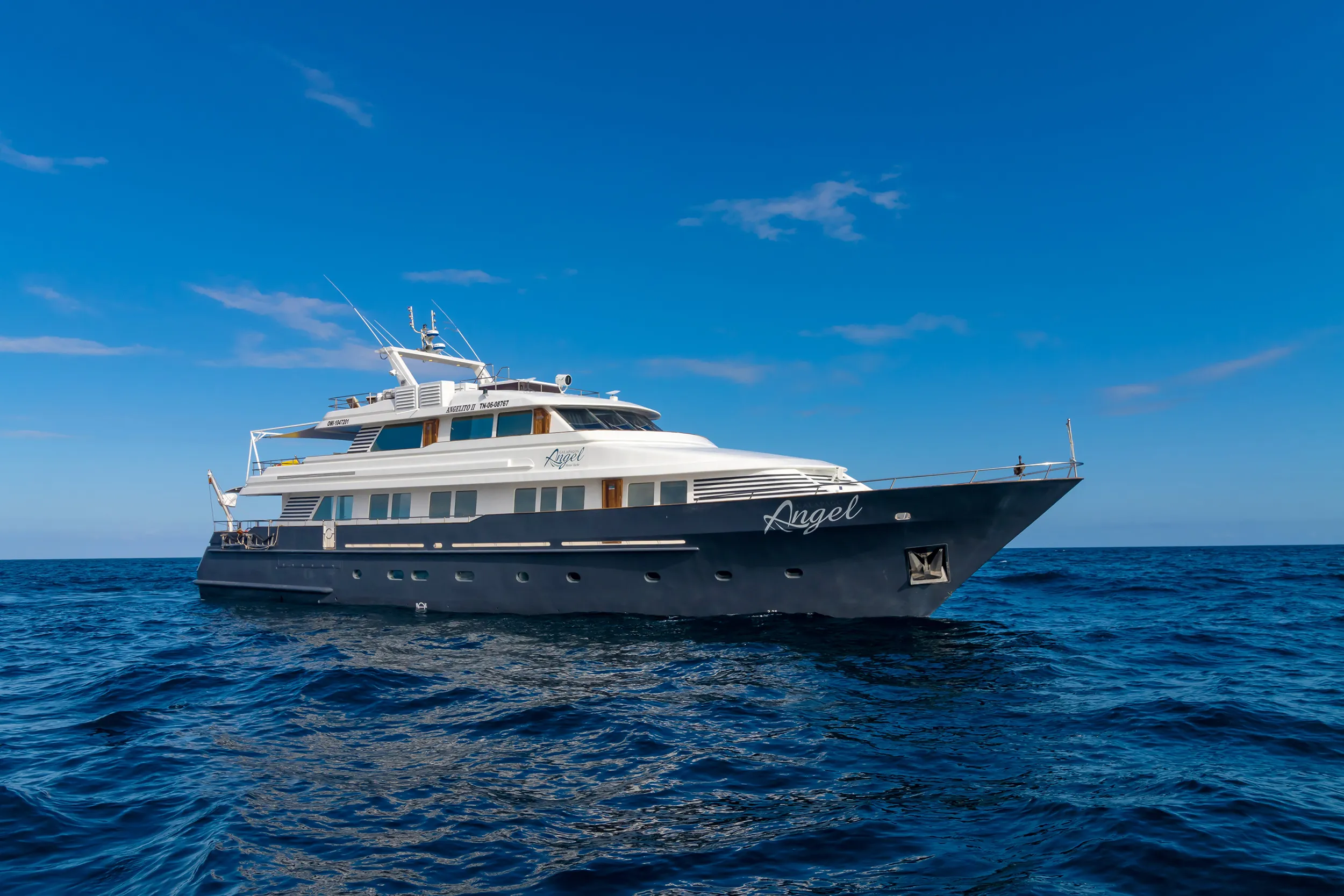 First class private Galapagos yacht
