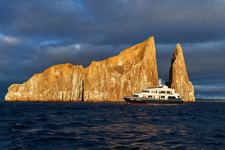 Galapagos Horizon yacht
