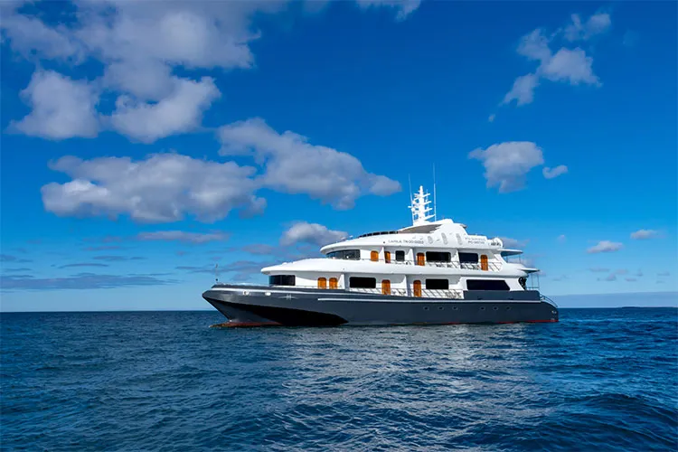 Galapagos Horizon yacht