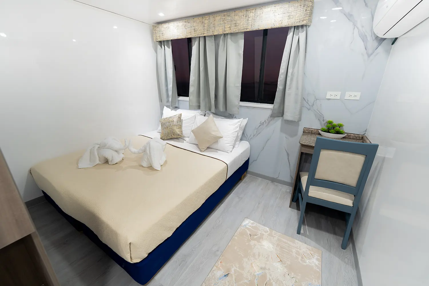 M/C Anahí cabin