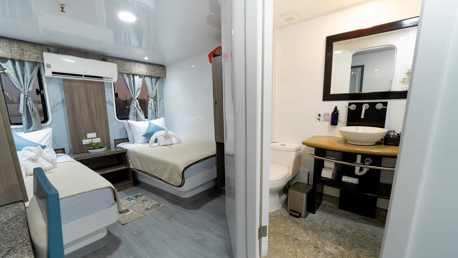 M/C Anahí cabin