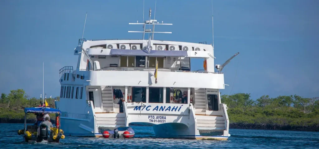 Anahi Catamaran Galapagos Exterior