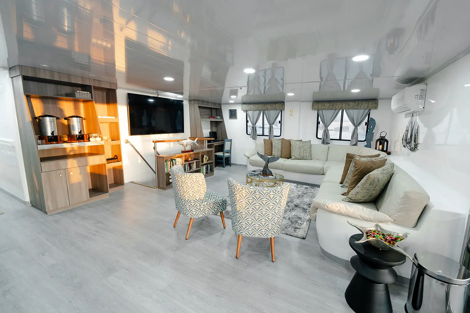 M/C Anahí interior