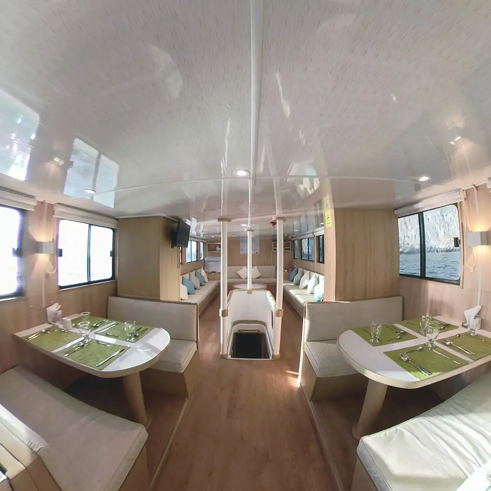 M/Y Aqua restaurant