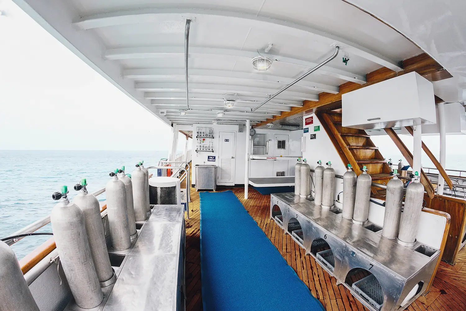 M/Y Galapagos Sky deck