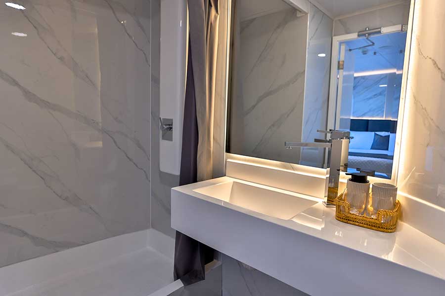 M/Y Galaxy Diver II bathroom