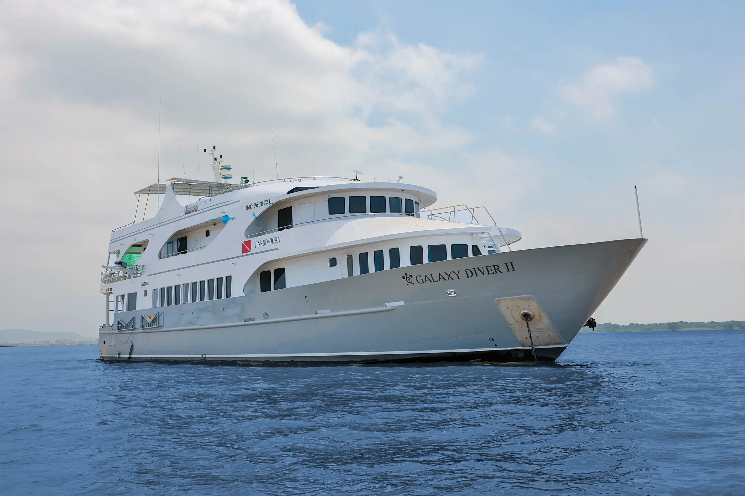 Galapagos diving tours boat
