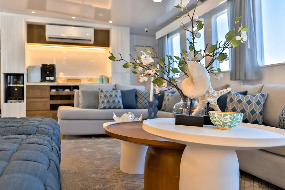 M/Y Galaxy Diver II interior