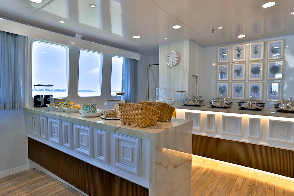 M/Y Galaxy Diver II restaurant