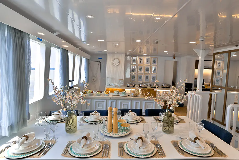 M/Y Galaxy Diver II restaurant
