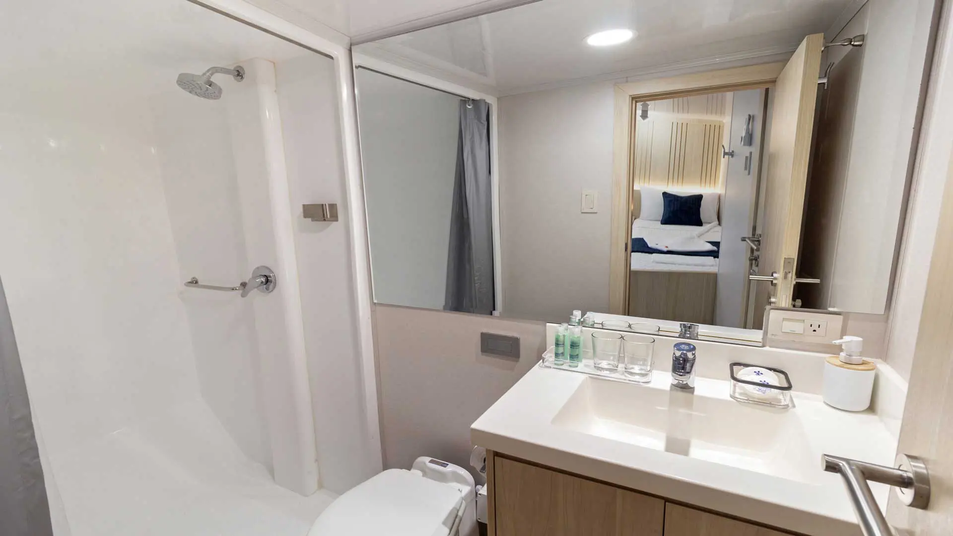 M/Y Galaxy Orion cabin
