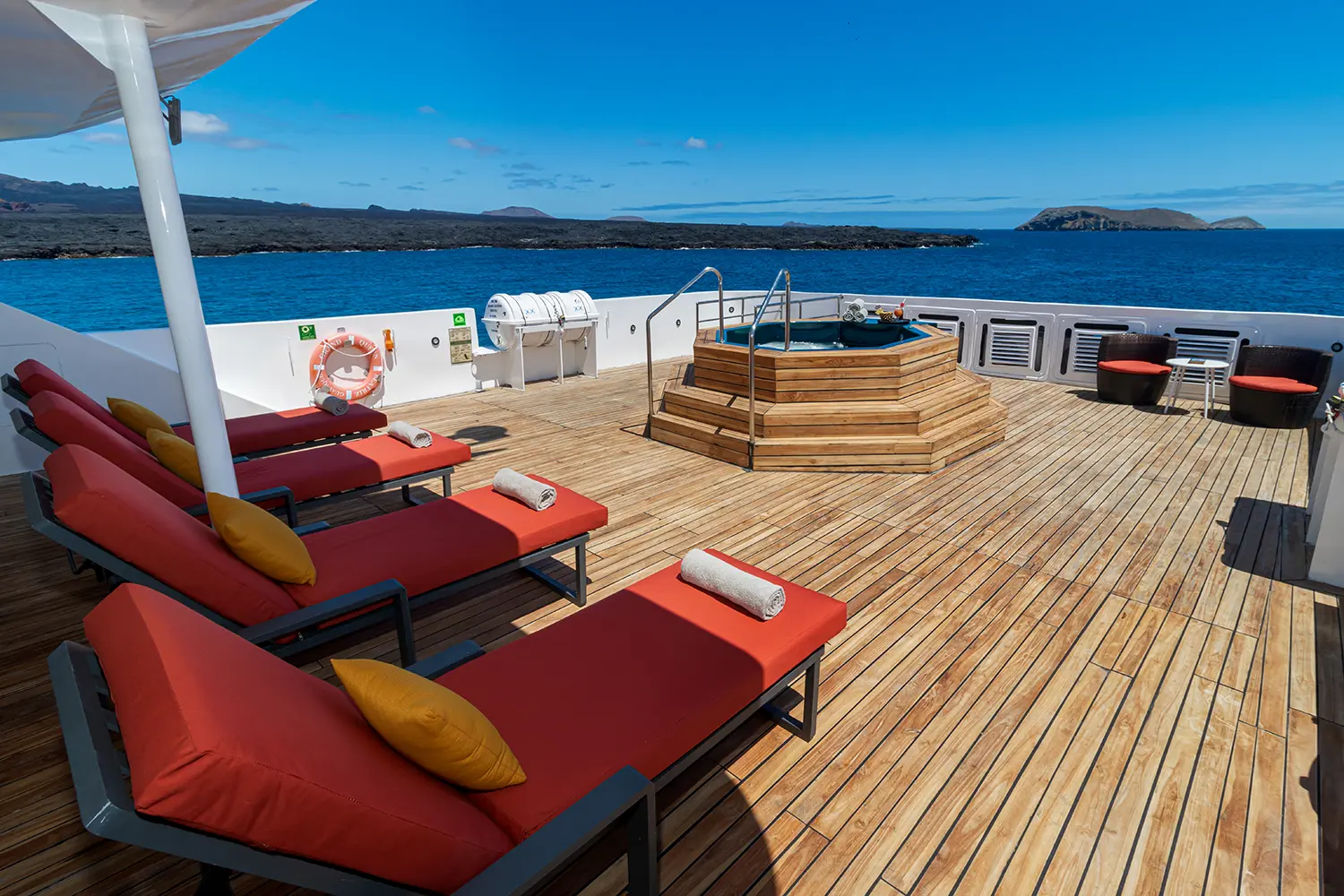 M/Y Grand Queen Beatriz deck