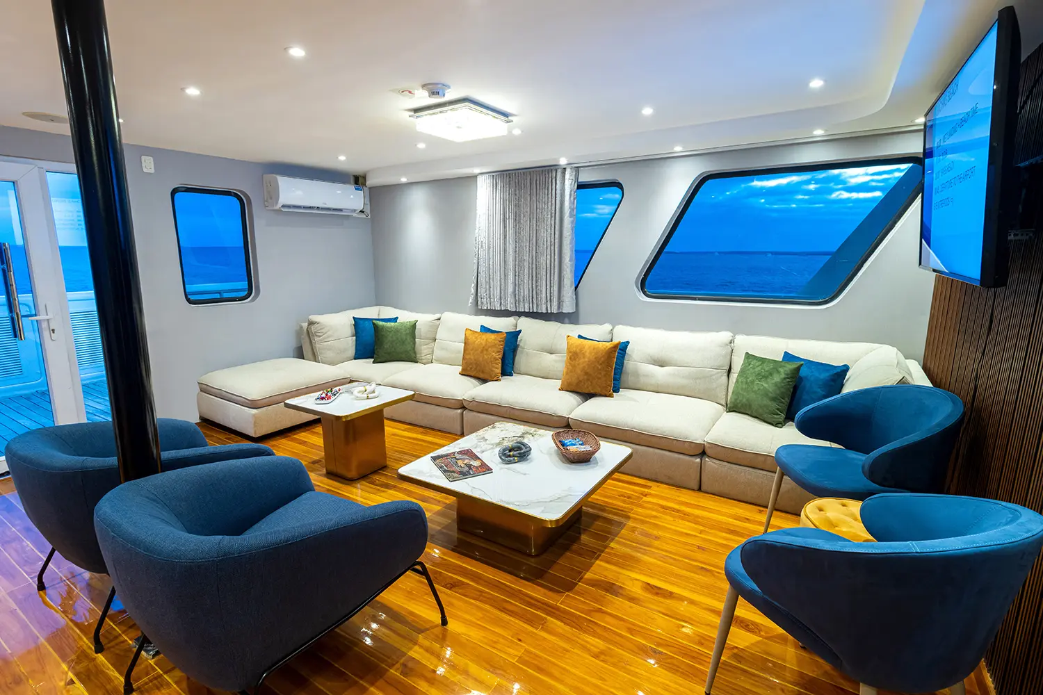 M/Y Grand Queen Beatriz interior