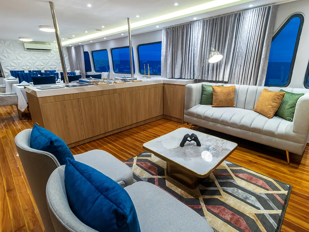 M/Y Grand Queen Beatriz interior
