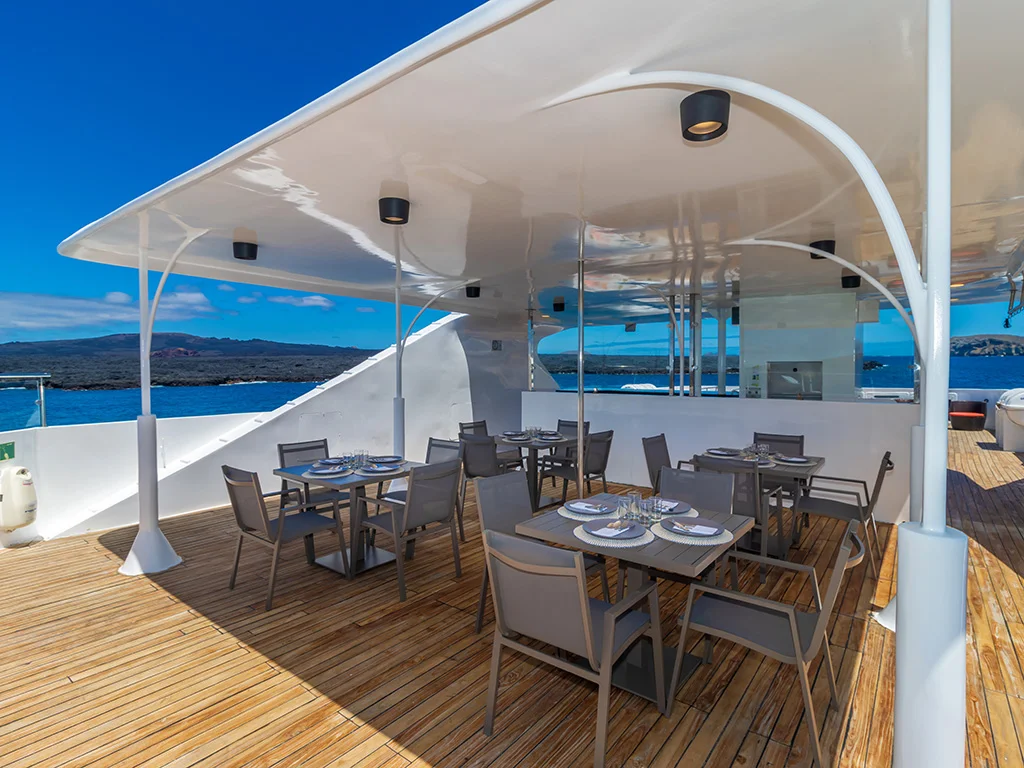 M/Y Grand Queen Beatriz restaurant