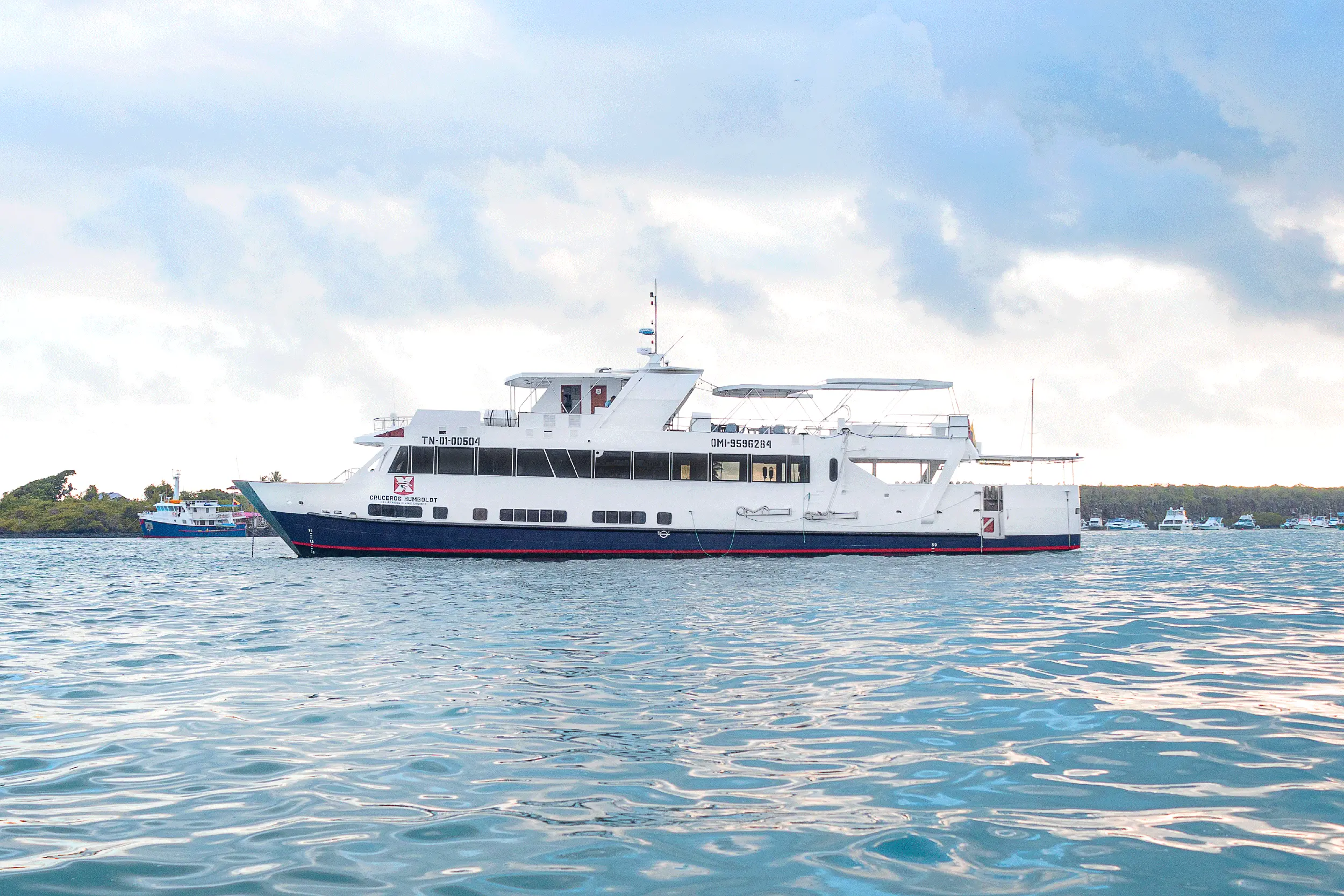 Galapagos diving cruise