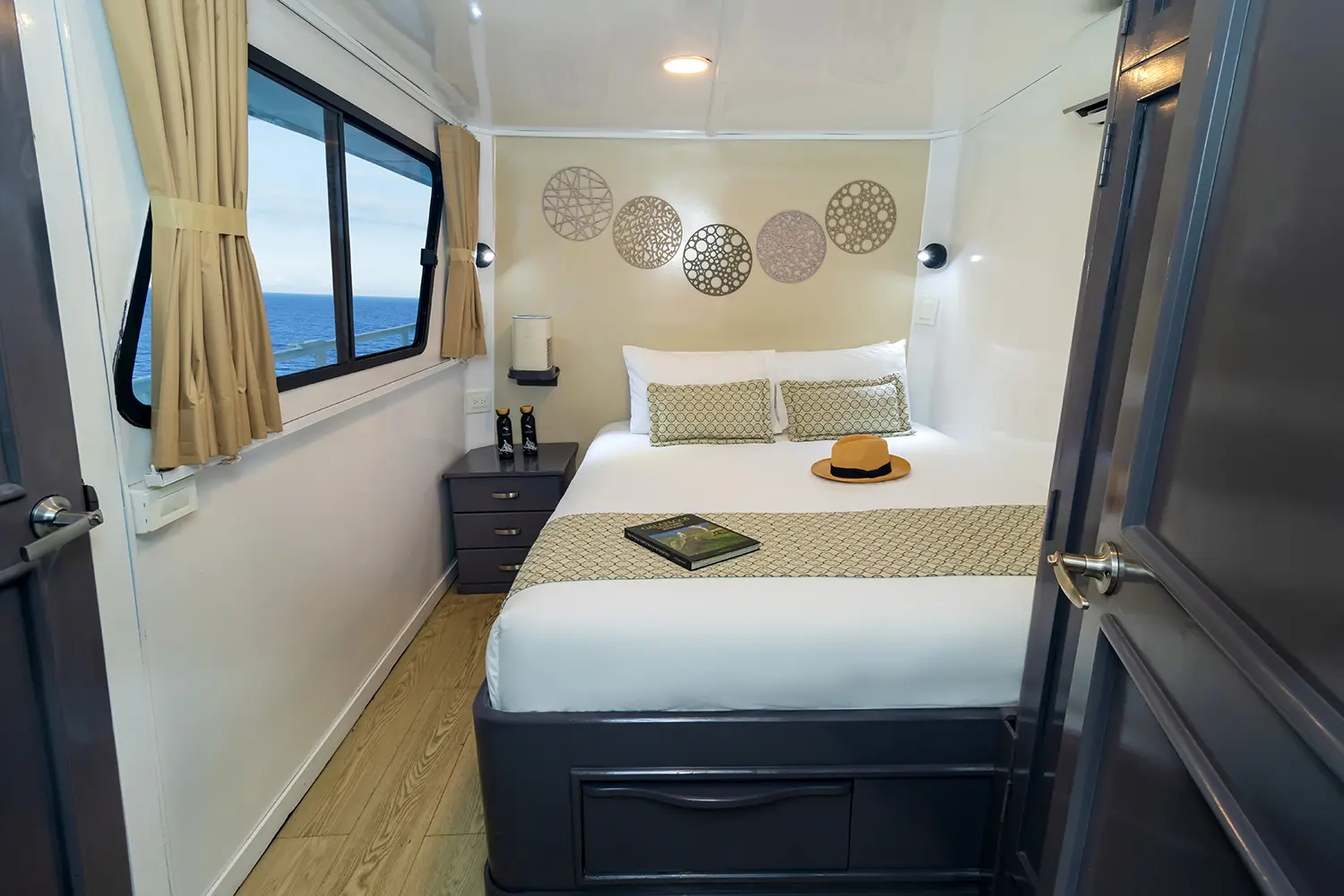 Monserrat galapagos yacht cabin