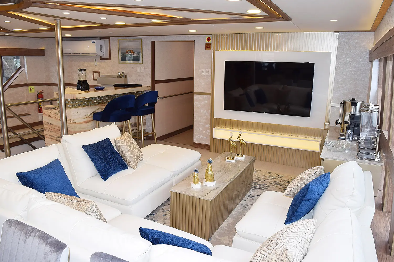 M/V Tiburon Explorer interior
