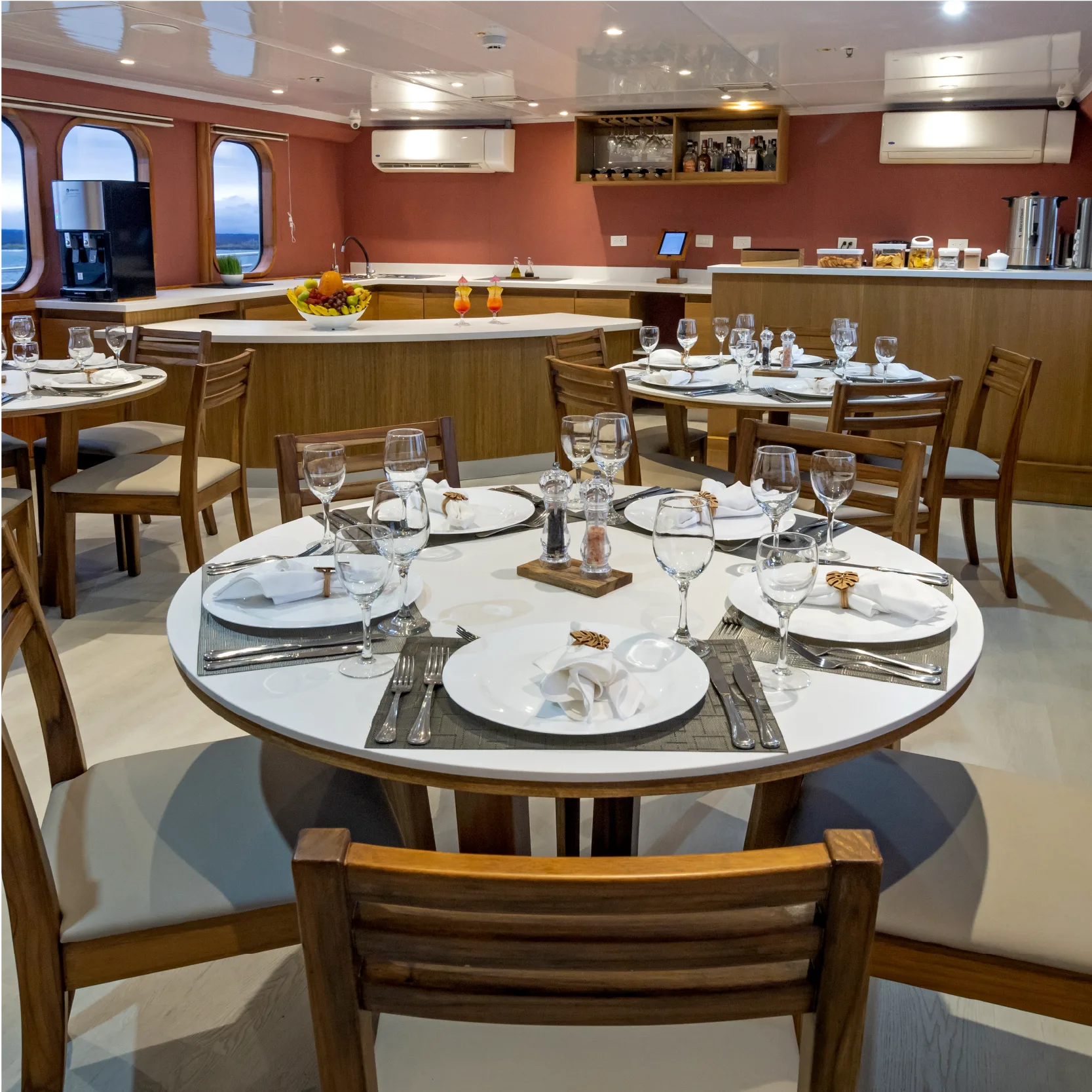 M/Y Tip Top IV restaurant