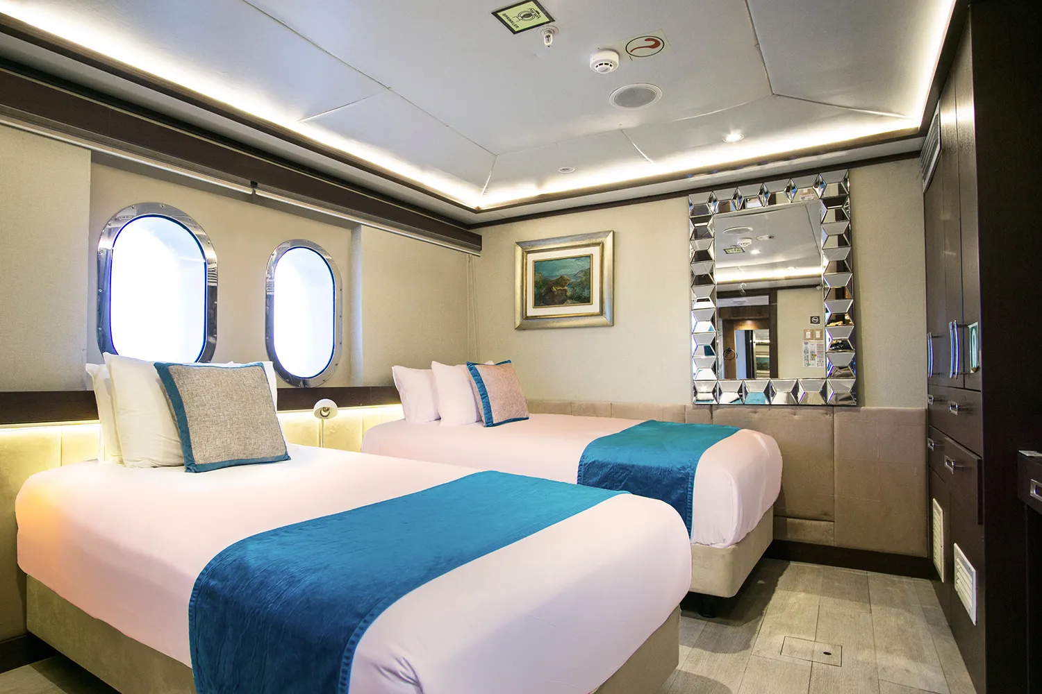 M/Y Grand Majestic cabin