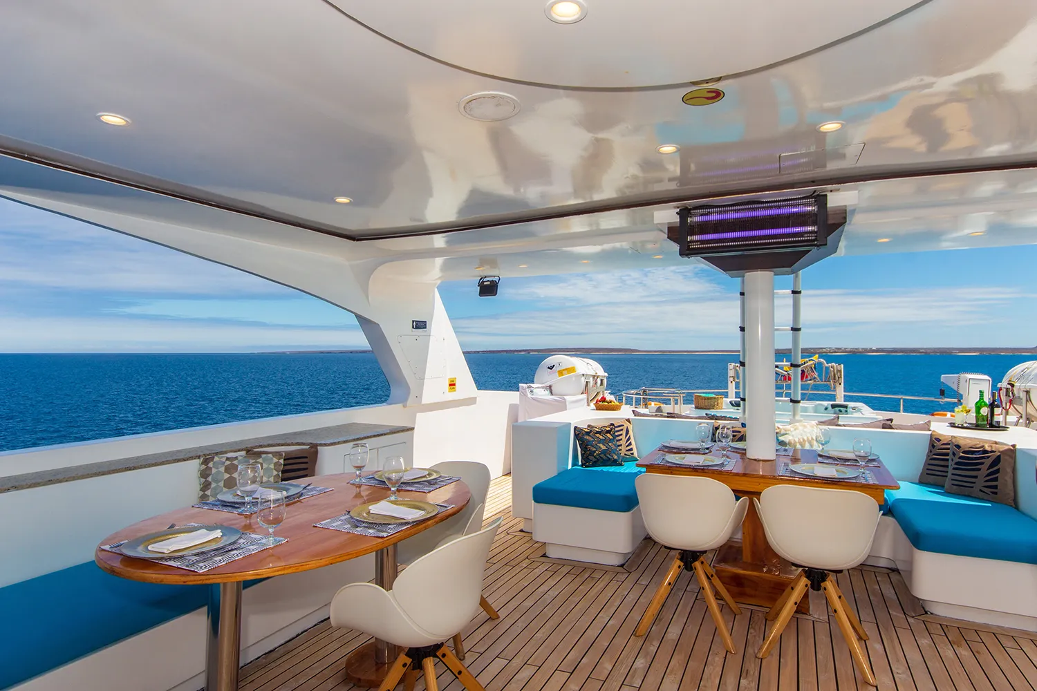 M/Y Grand Majestic deck