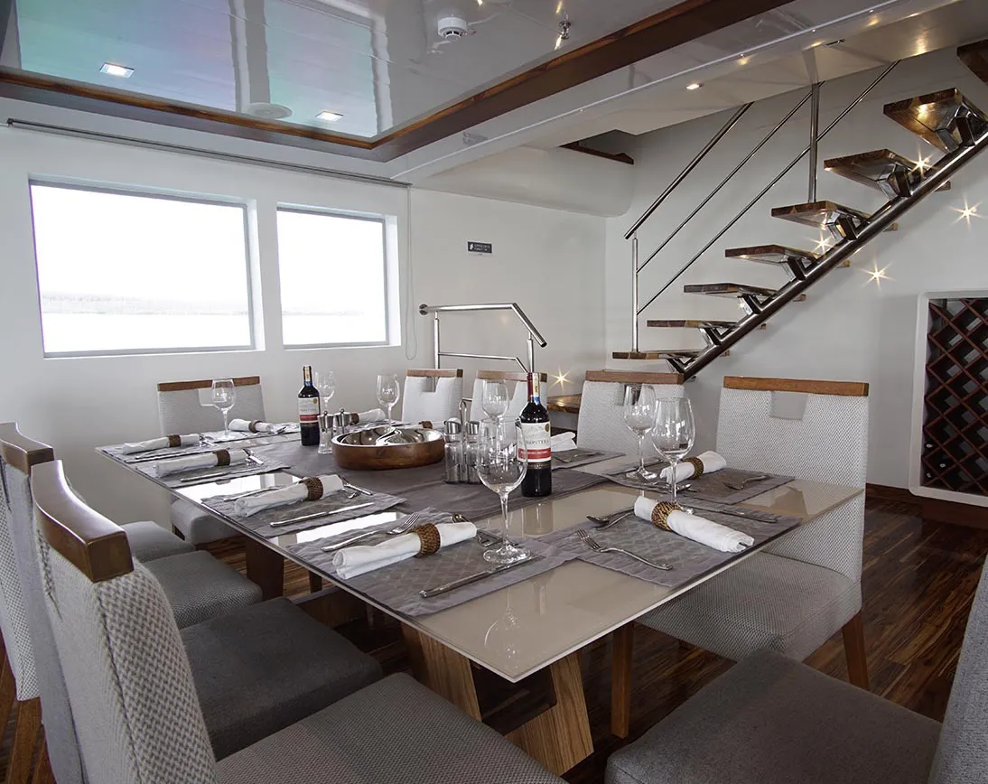 M/Y Infinity restaurant
