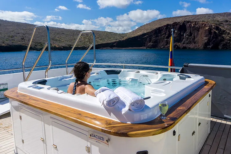 M/Y Natural Paradis deck
