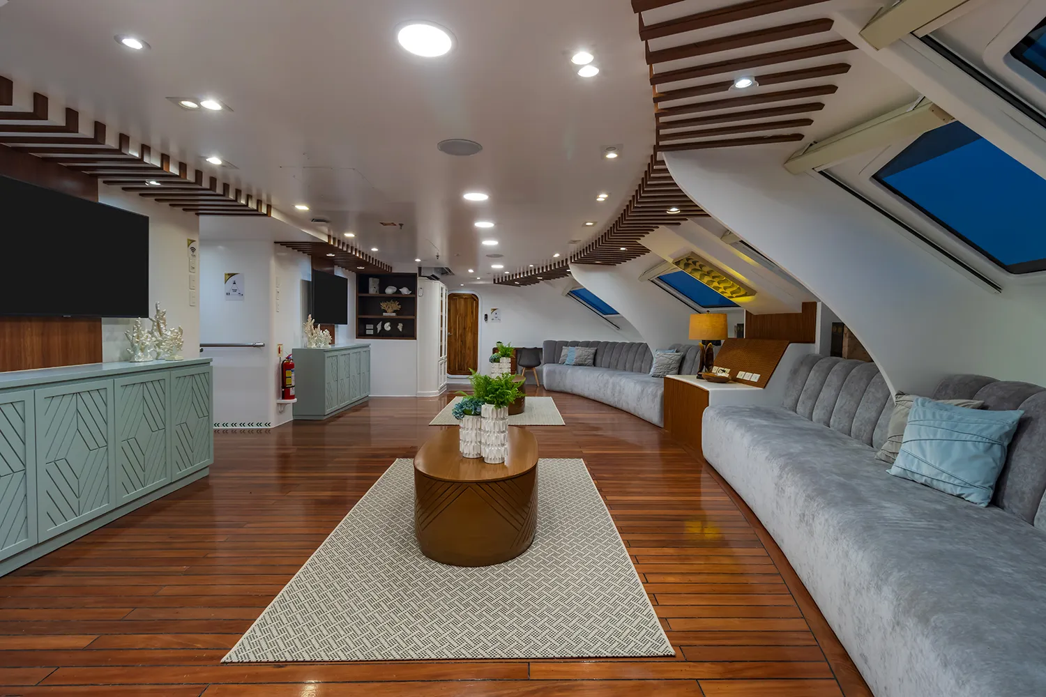 M/C Ocean Spray interior