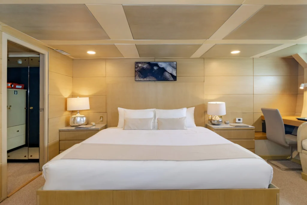 M/Y Passion cabin
