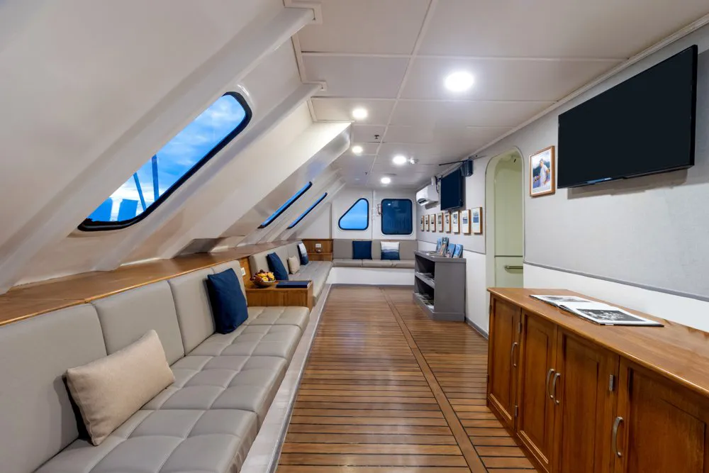 M/C Tip Top II interior